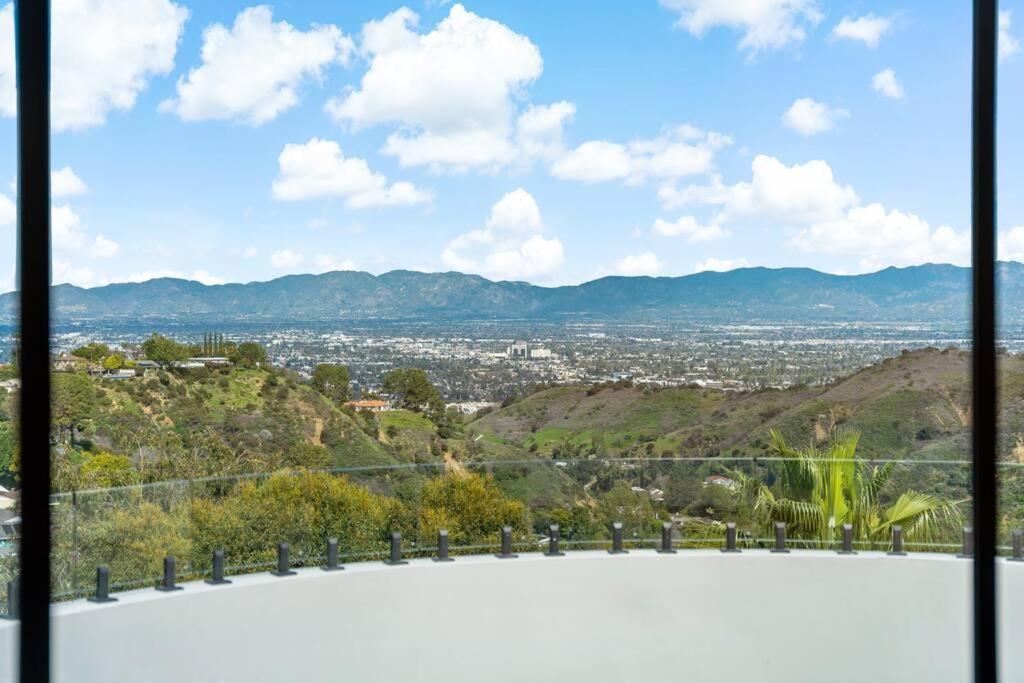 Villa Luxury Yacht Mansion In Bel Air *