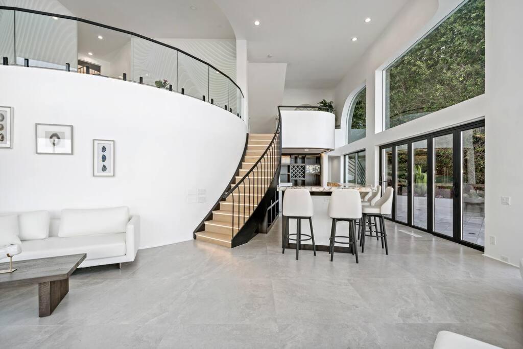 Luxury Yacht Mansion In Bel Air Villa