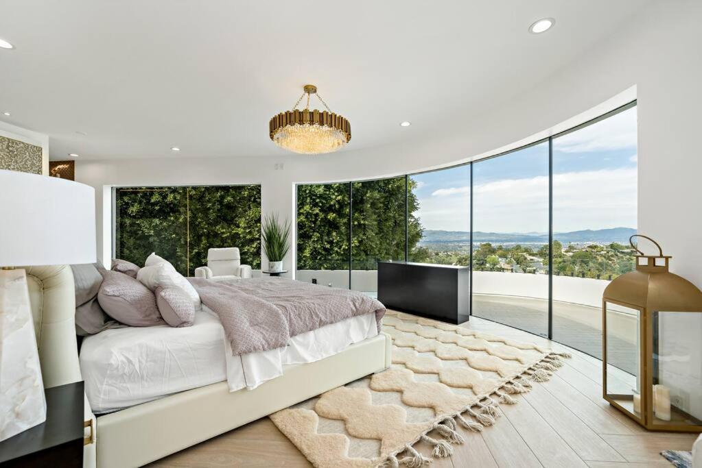 Luxury Yacht Mansion In Bel Air Villa