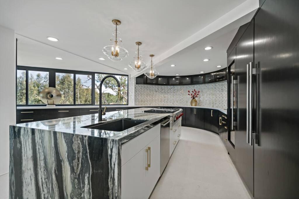 Villa Luxury Yacht Mansion In Bel Air