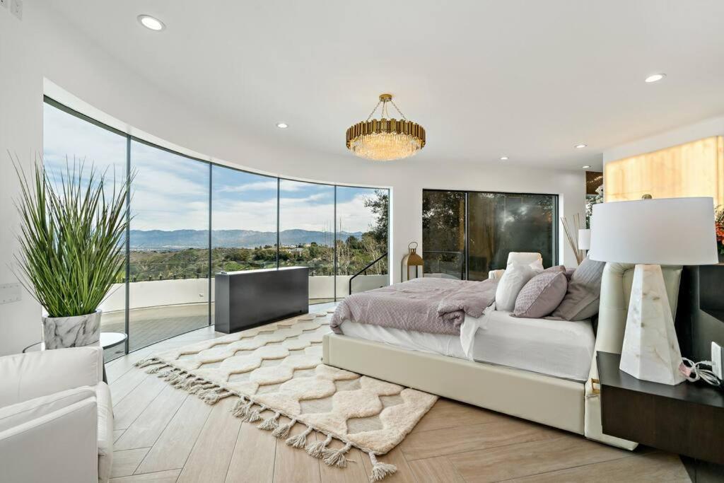 Villa Luxury Yacht Mansion In Bel Air *